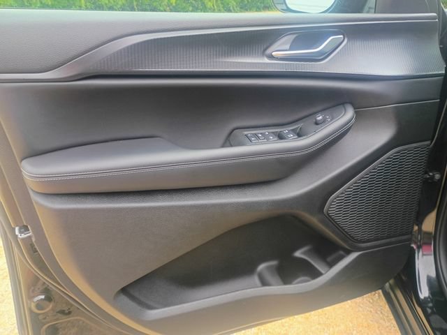 Used 2025 Jeep Grand Cherokee L Altitude RWD image 24