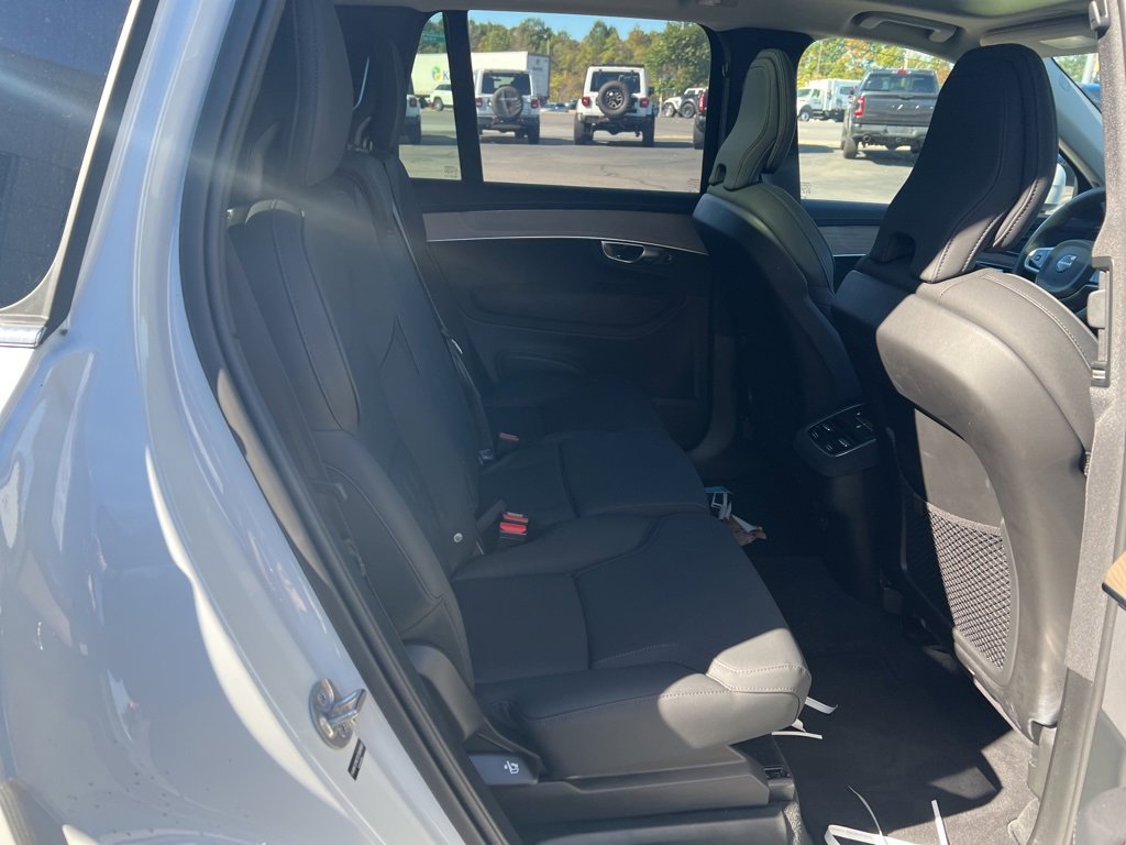Certified 2025 Volvo XC90 B5 Plus image 33