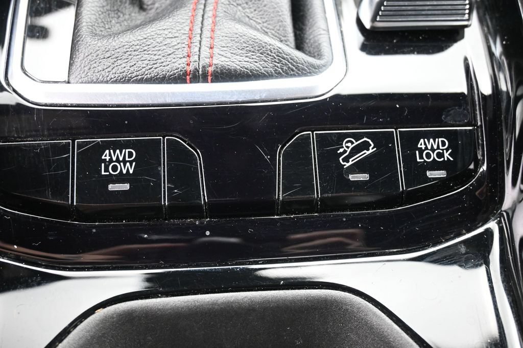 Used 2025 Jeep Compass Trailhawk AWD/4WD image 13