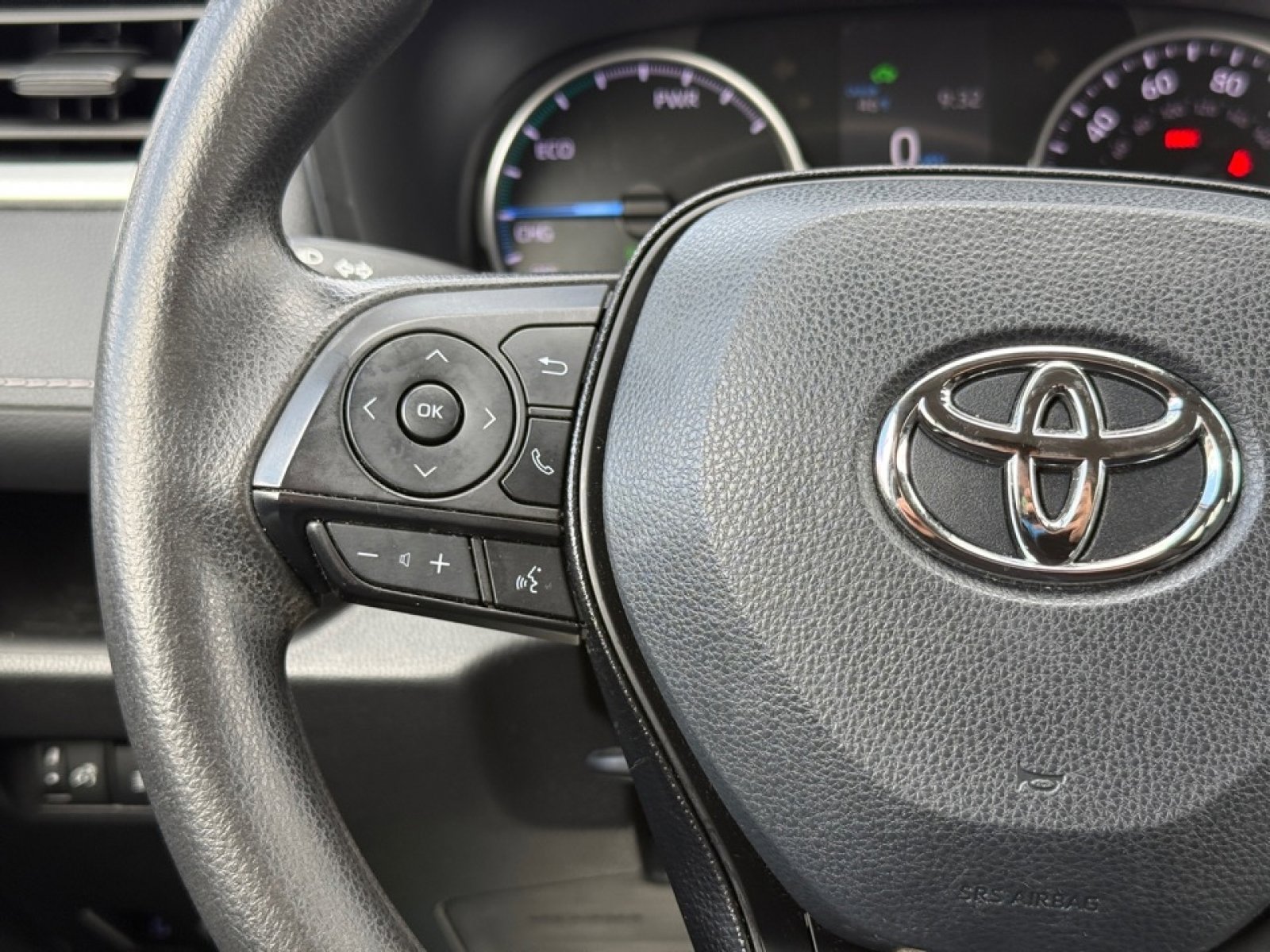 Used 2021 Toyota RAV4 LE AWD/4WD image 19