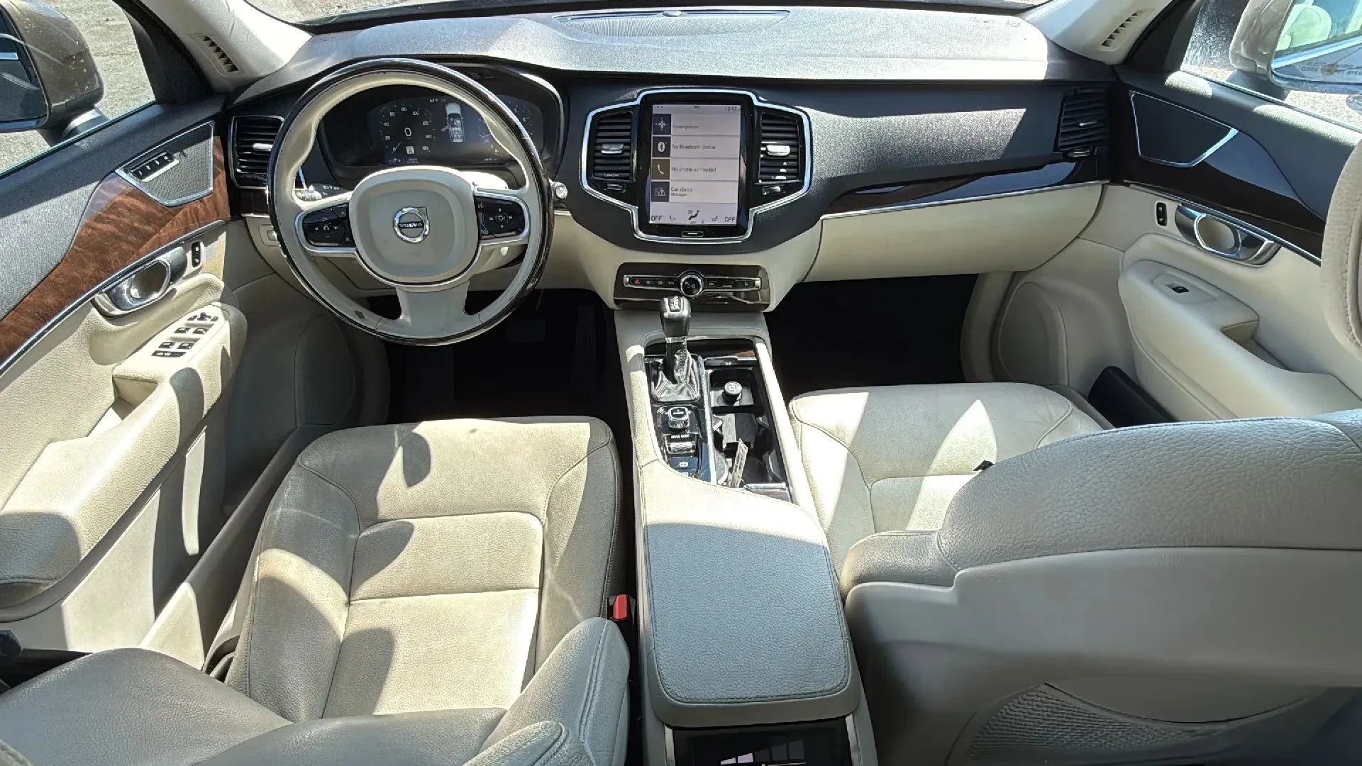 Used 2016 Volvo XC90 T6 Momentum w/ Momentum Plus Package AWD/4WD image 28