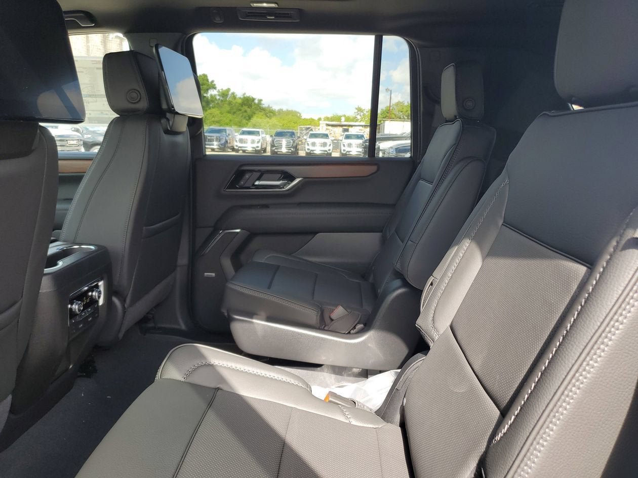 New 2026 GMC Yukon XL Denali w/ Denali Reserve Package AWD/4WD image 11