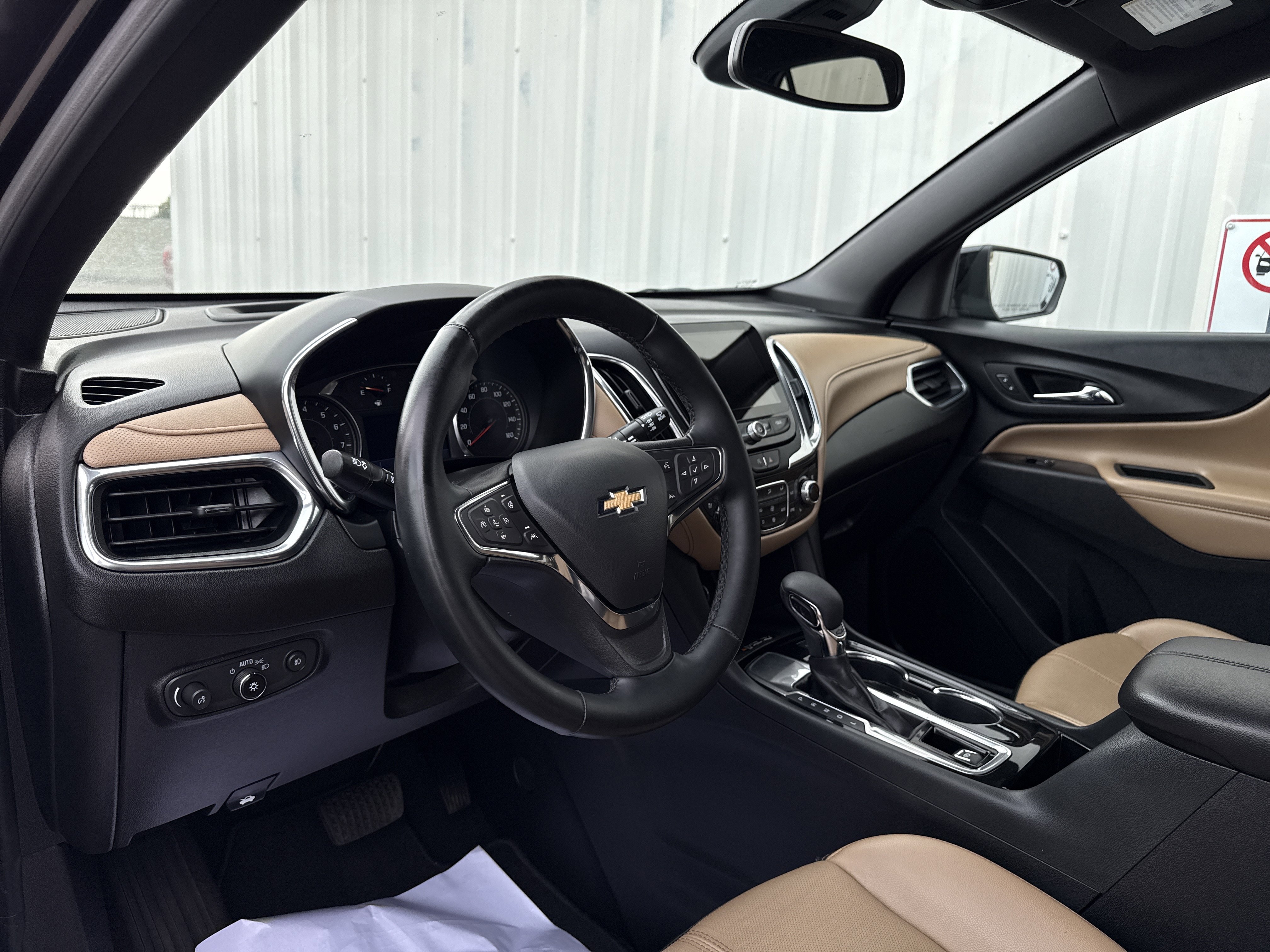 Used 2023 Chevrolet Equinox Premier image 16