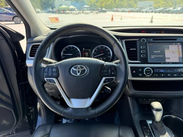 Used 2017 Toyota Highlander XLE AWD/4WD image 14