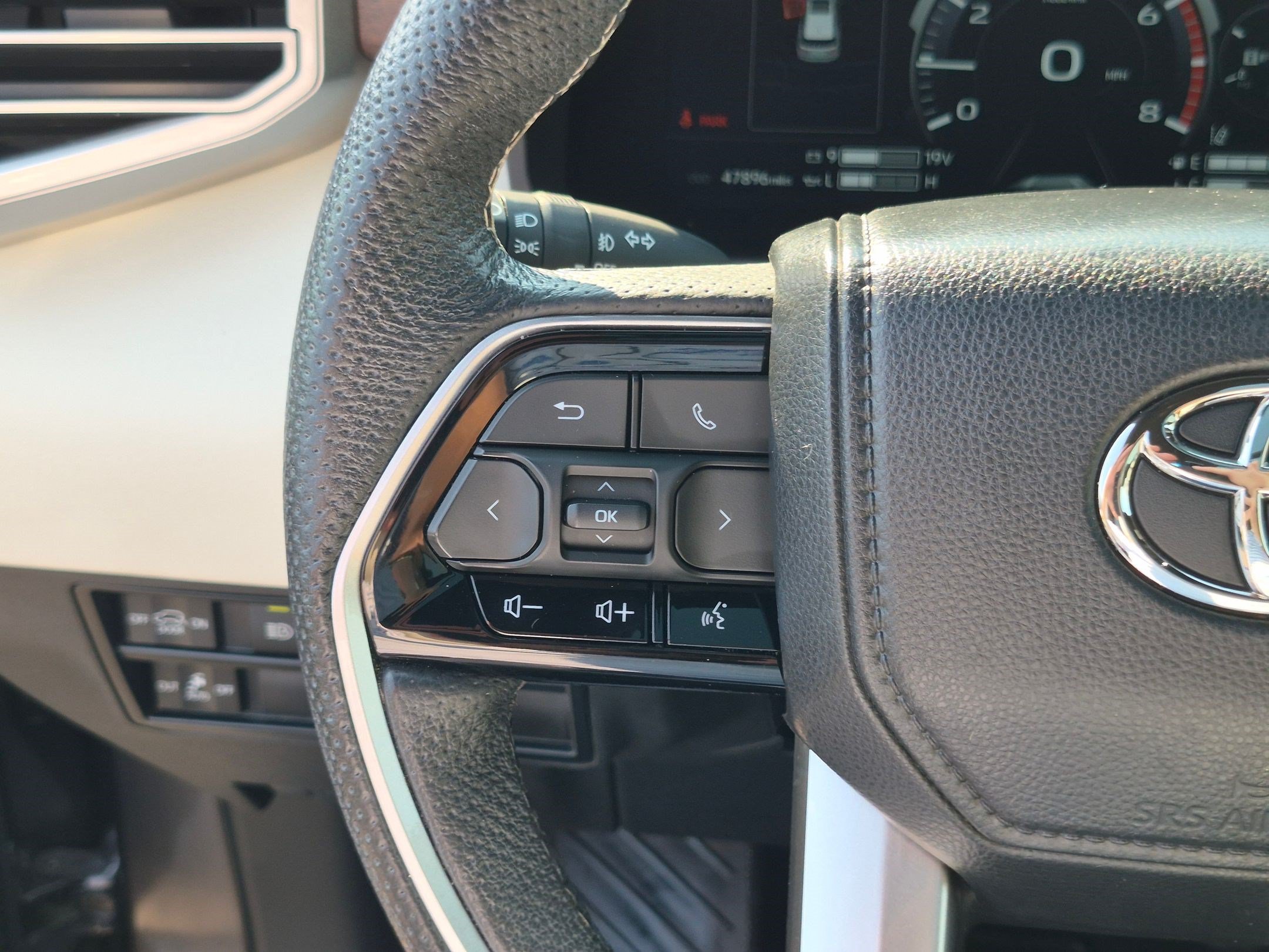 Used 2023 Toyota Sequoia Capstone AWD/4WD image 18