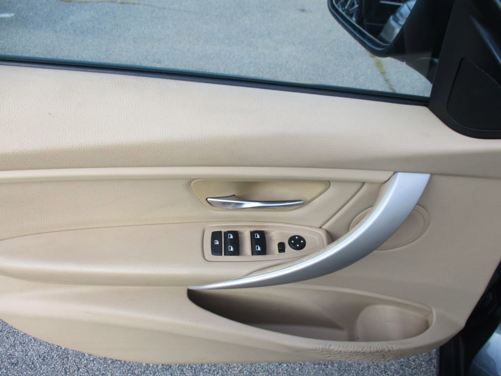 Used 2015 BMW 320i I image 17