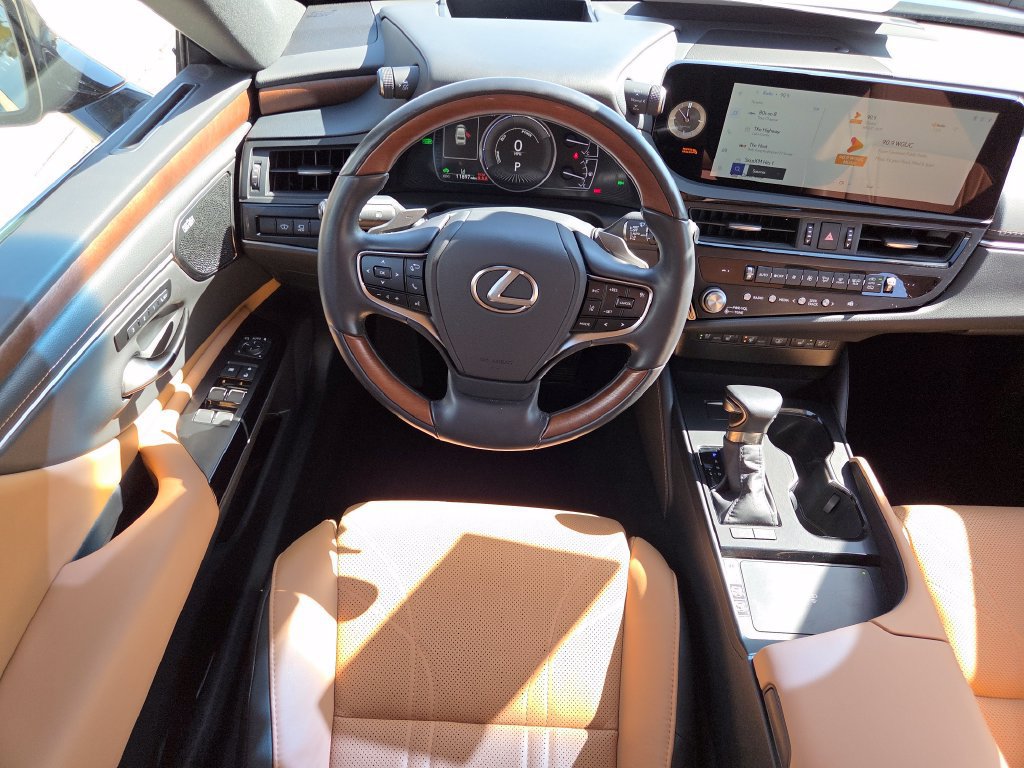 Certified 2025 Lexus ES 300h Ultra Luxury FWD image 4