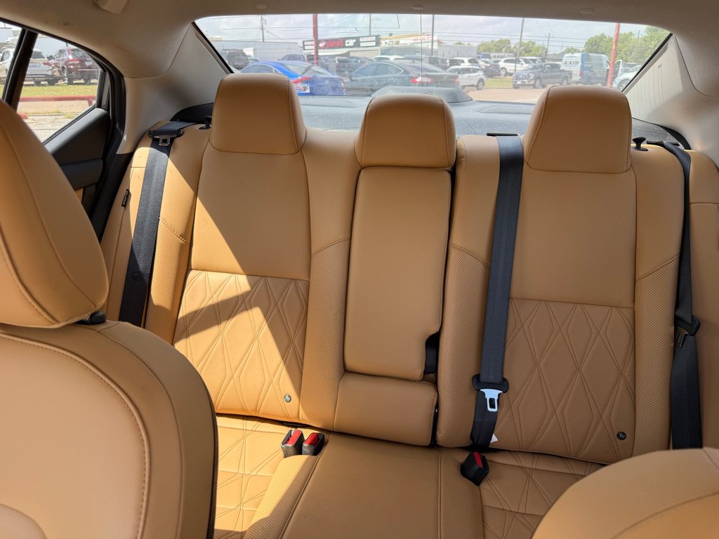Used 2025 Nissan Sentra SV w/ SV Premium Package FWD image 18