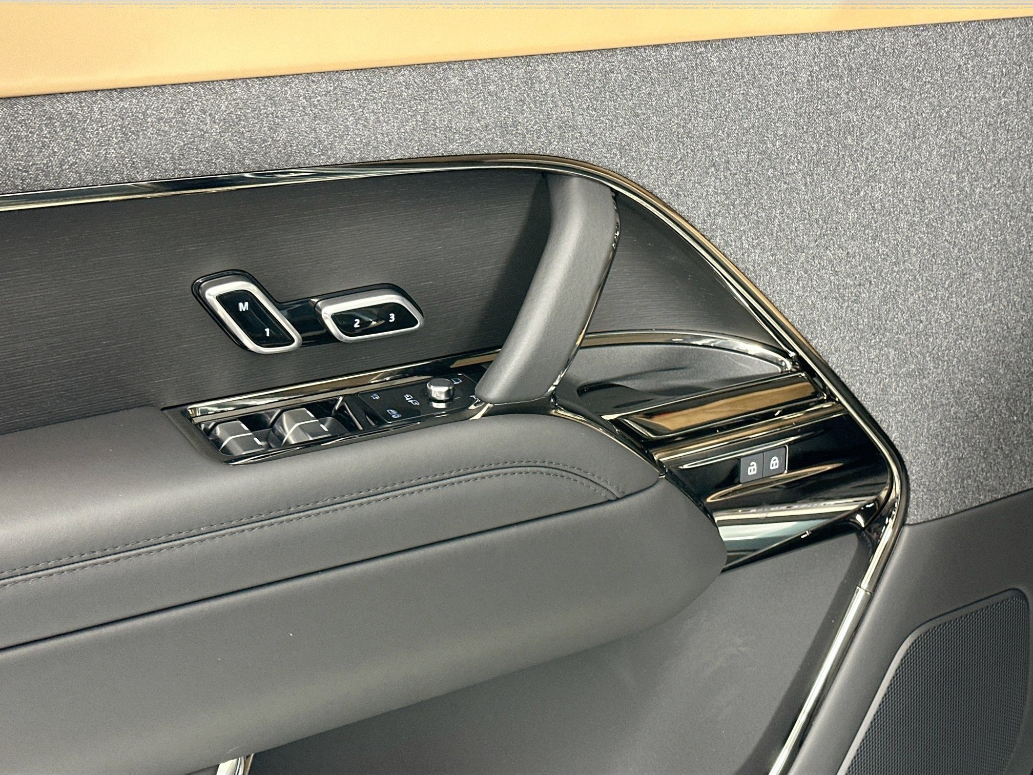 Certified 2025 Land Rover Range Rover Sport Dynamic SE image 16