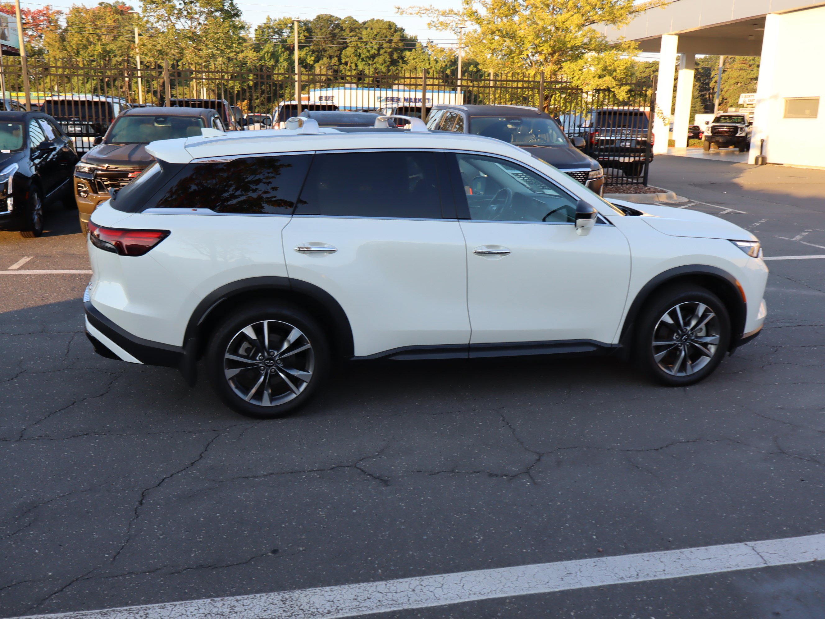 Used 2023 INFINITI QX60 Luxe w/ Cargo Package FWD image 22