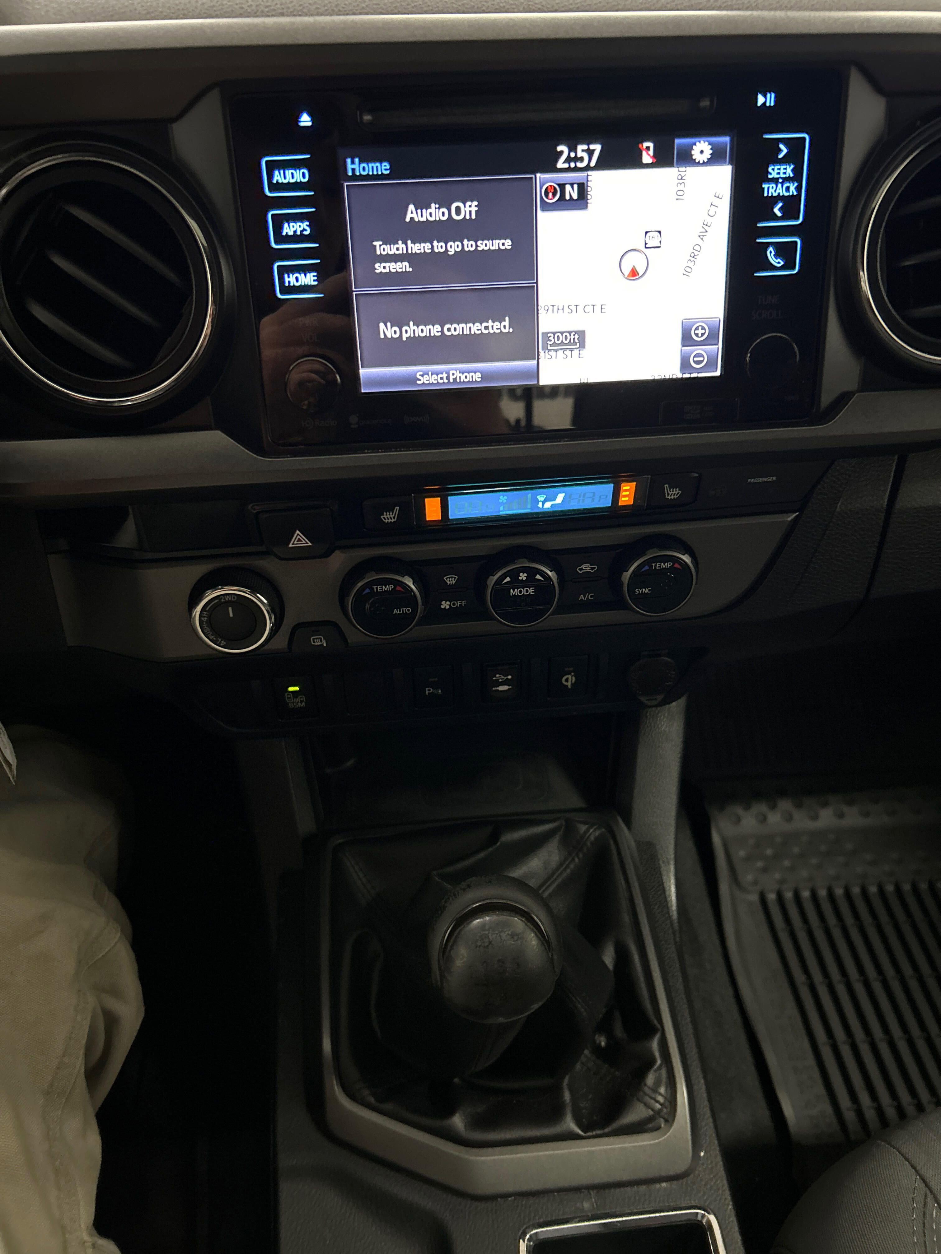 Used 2017 Toyota Tacoma TRD Off-Road w/ Premium & Technology Package AWD/4WD image 15