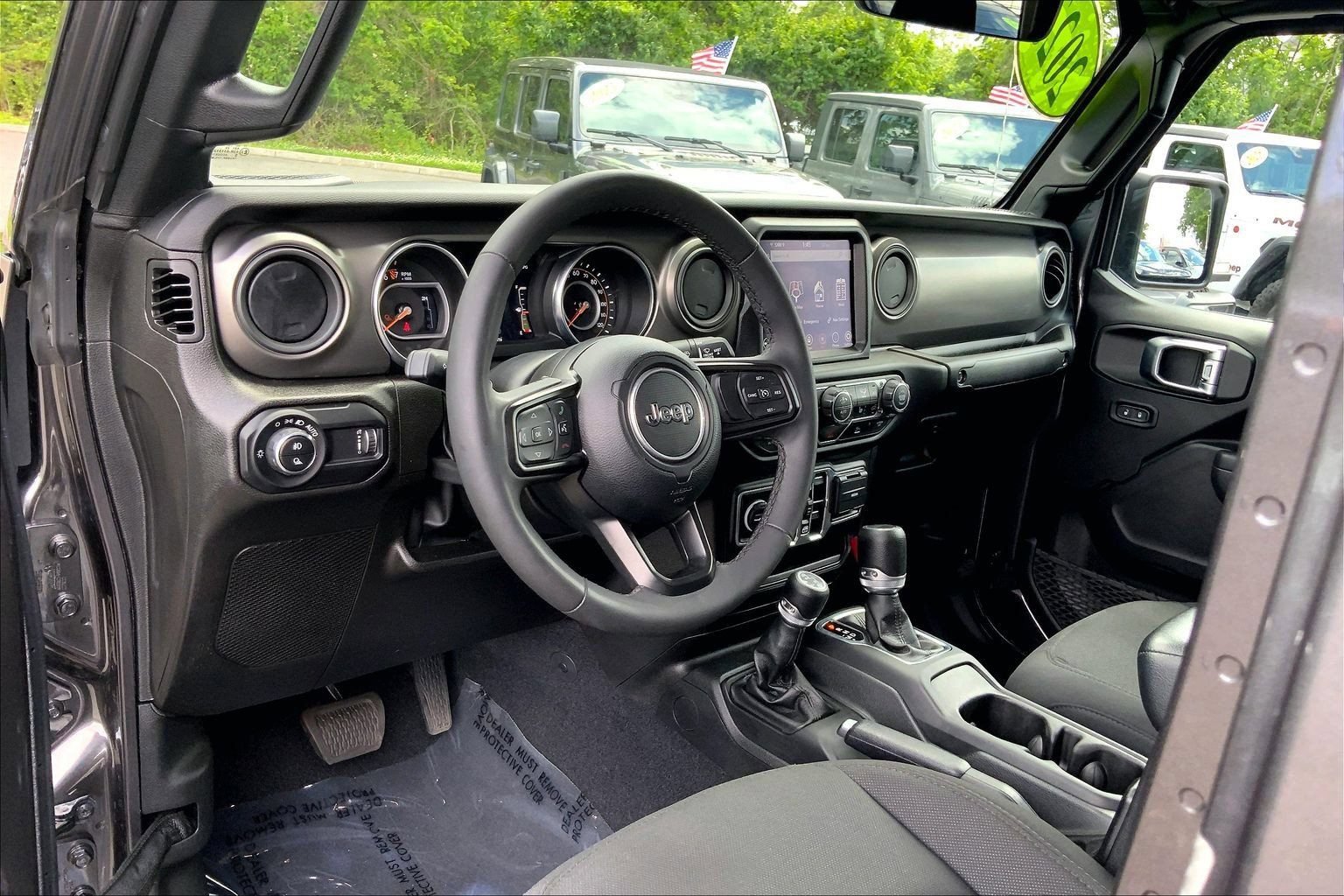 Certified 2023 Jeep Gladiator Sport AWD/4WD image 12