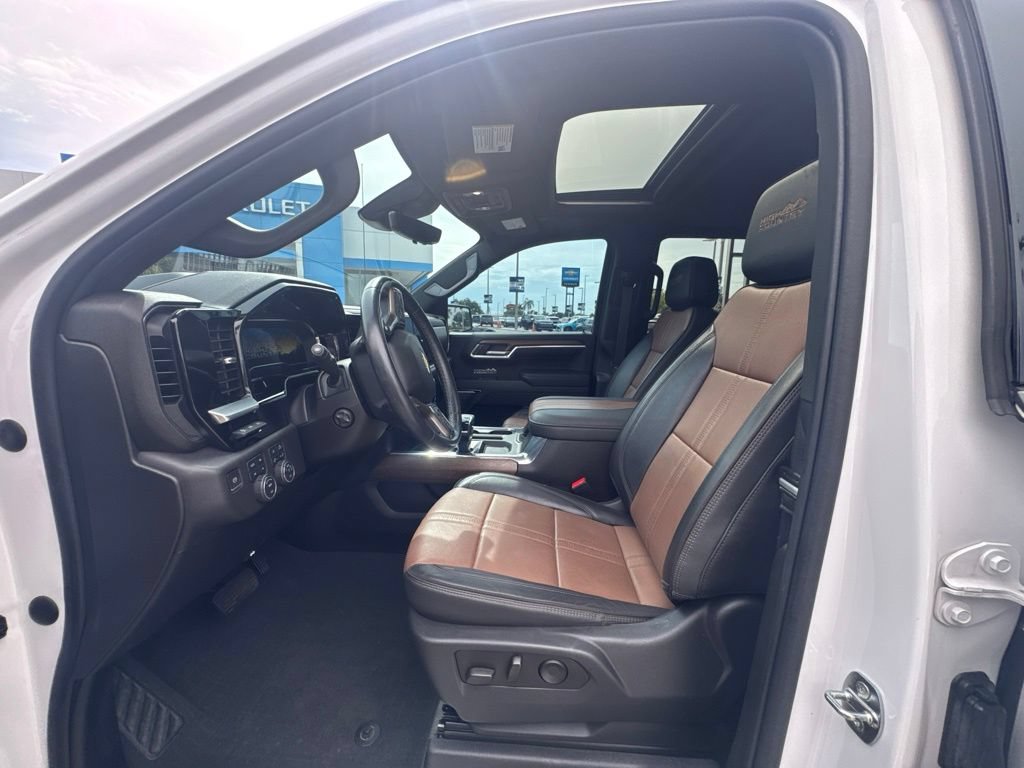 Used 2023 Chevrolet Silverado 1500 High Country w/ High Country Premium Package AWD/4WD image 8