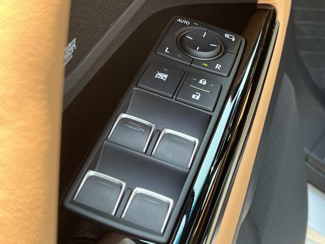 Used 2025 Lexus LX 600 4WD w/ Accessory Package (2T) image 29