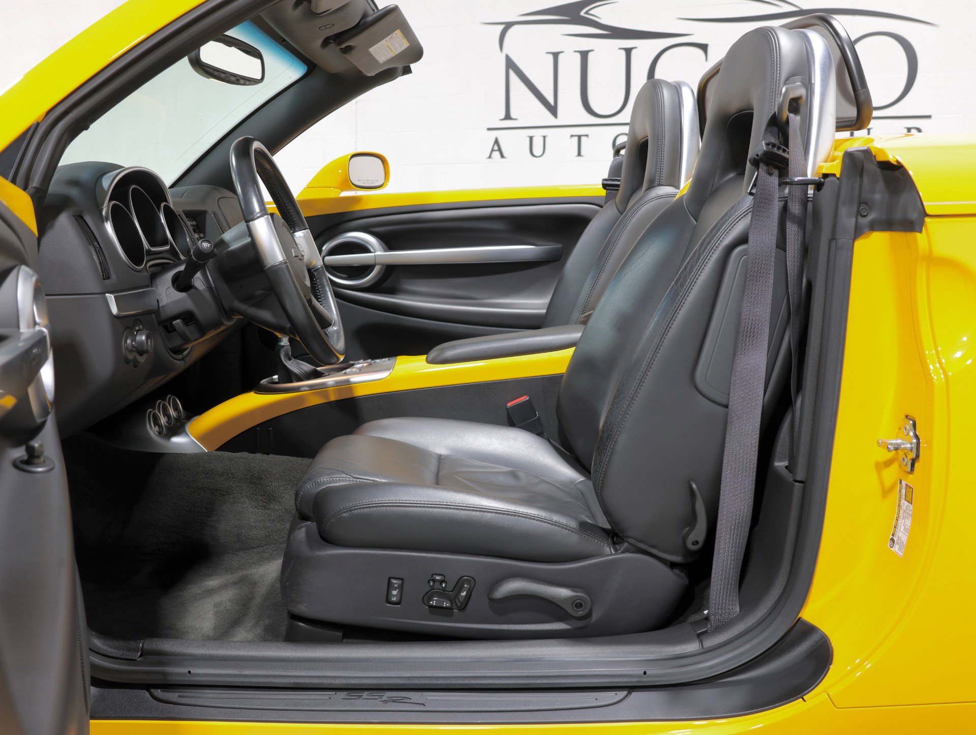 Used 2005 Chevrolet SSR 6 Speed Manual - Only 12K Mile w/ Preferred Equipment Group image 77