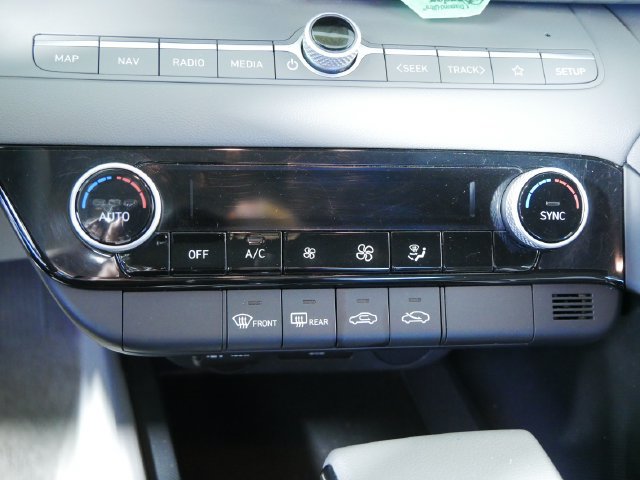 Used 2024 Hyundai Elantra SEL FWD image 29