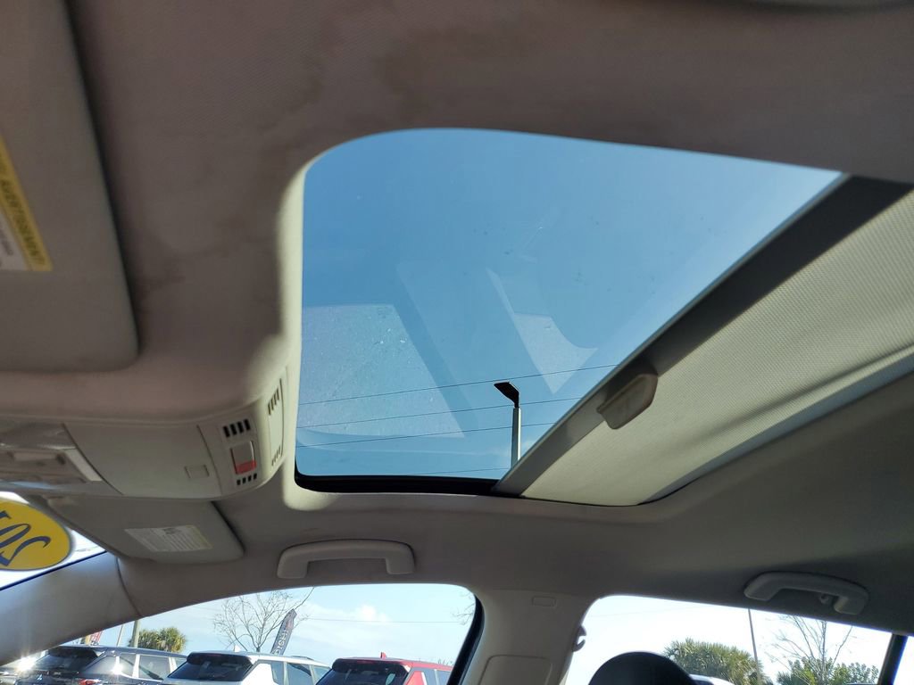 Used 2017 Volkswagen Golf S image 29