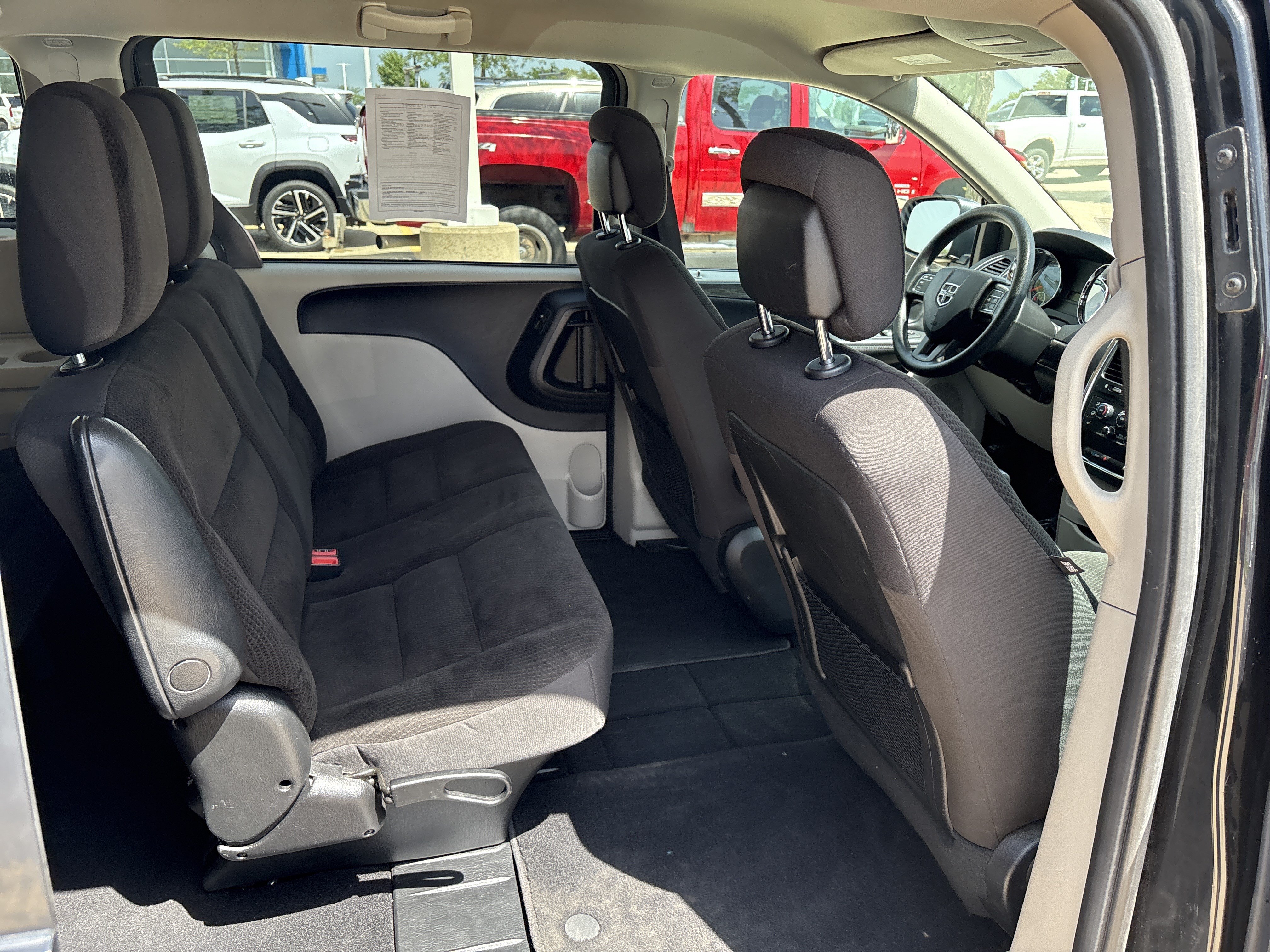 Used 2019 Dodge Grand Caravan SE w/ UConnect Hands-Free Group FWD image 13