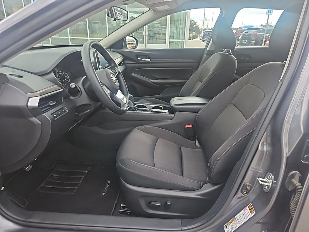 Used 2024 Nissan Altima 2.5 SV image 13