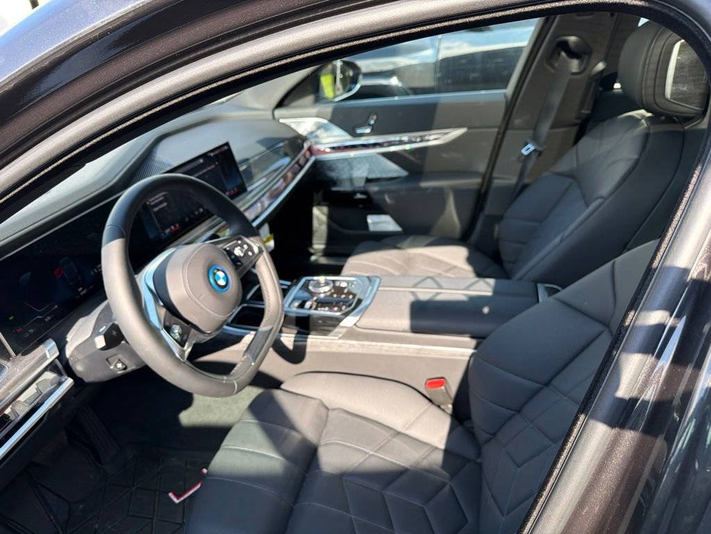 Used 2026 BMW i7 xDrive60 w/ Executive Package AWD/4WD image 2