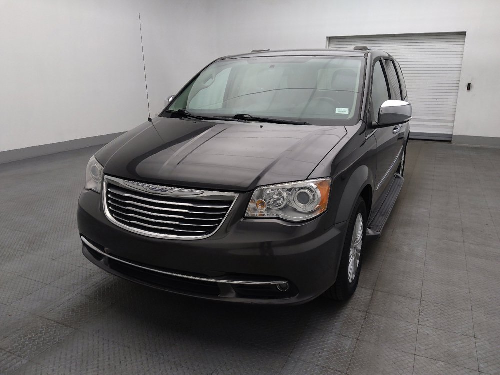 Used 2015 Chrysler Town & Country Limited Platinum FWD image 15