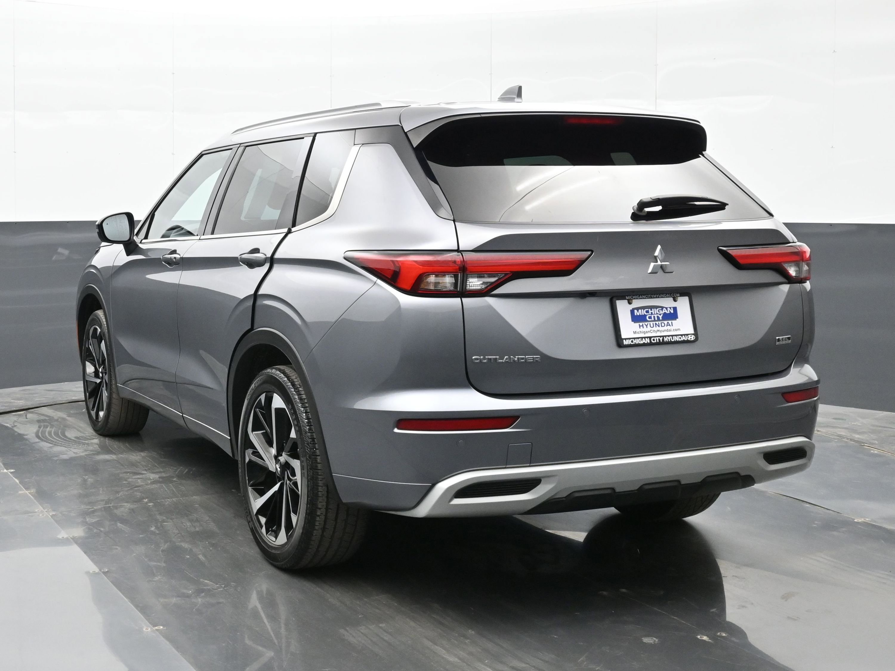 Used 2022 Mitsubishi Outlander SEL video 2