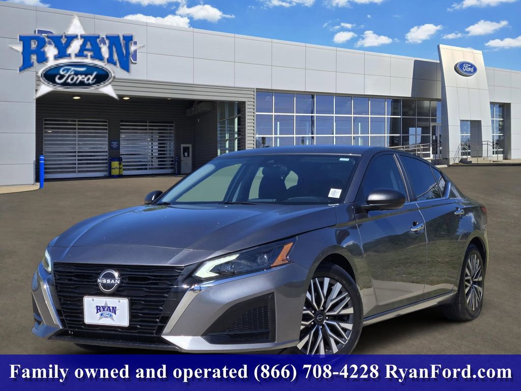Used 2024 Nissan Altima 2.5 SV image 1