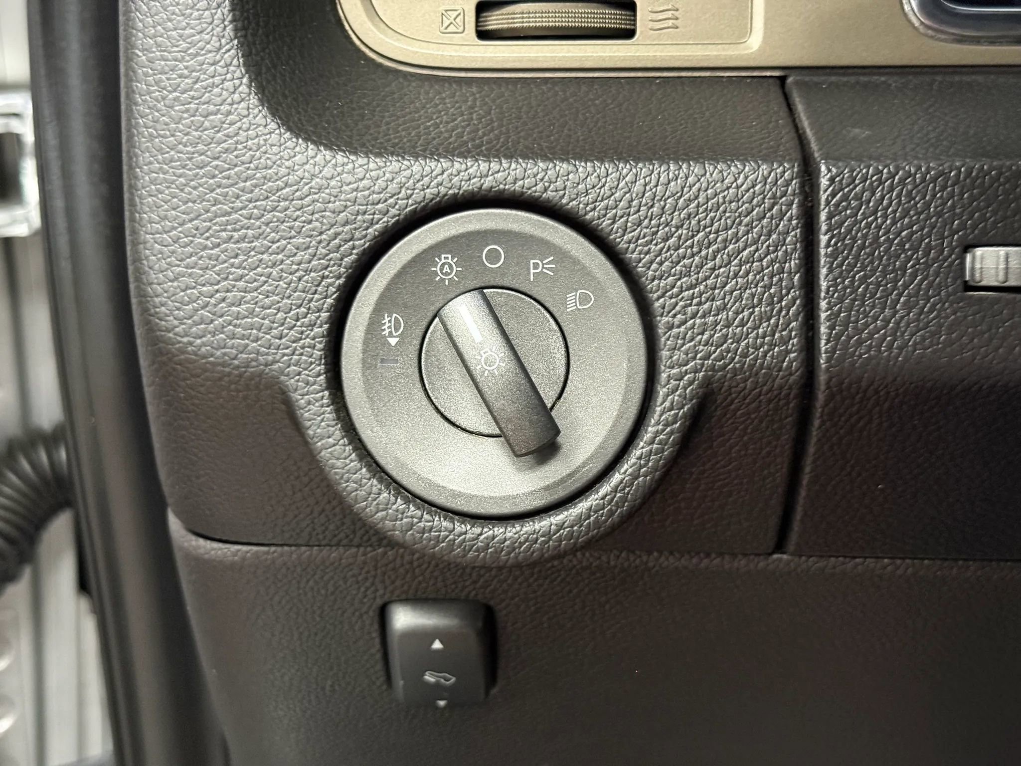 Used 2012 Lincoln Navigator L 4WD image 32