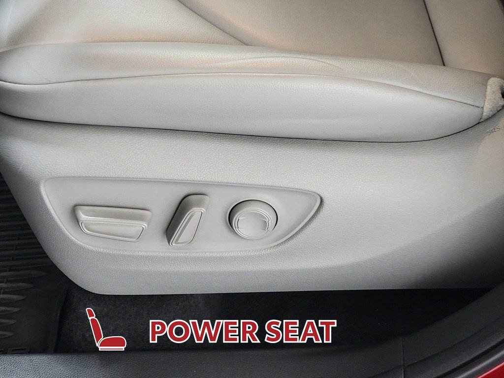 Used 2023 Toyota Highlander XLE AWD/4WD image 15