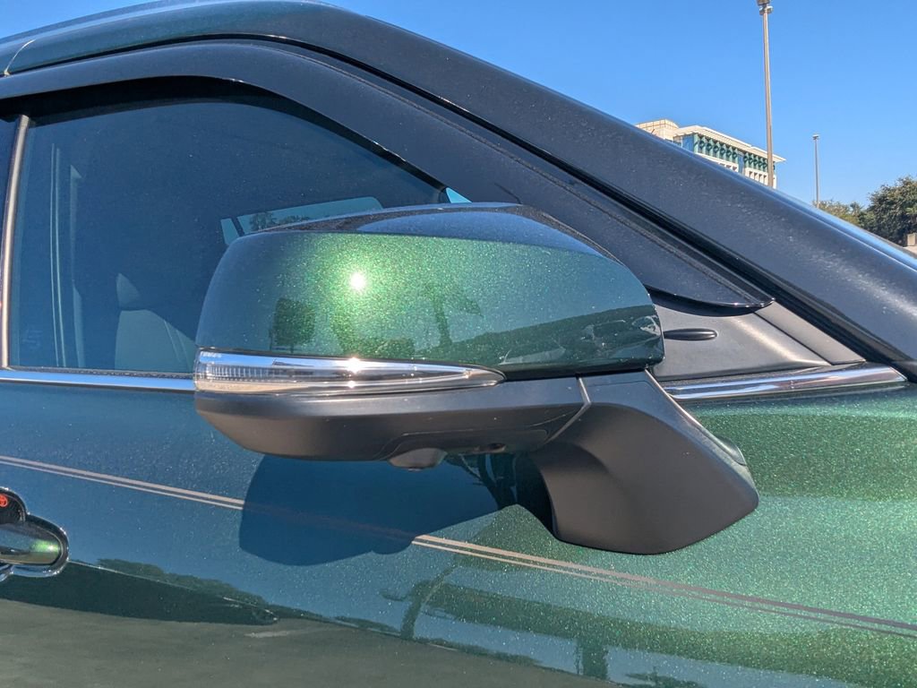 Used 2024 Toyota Highlander Limited image 27