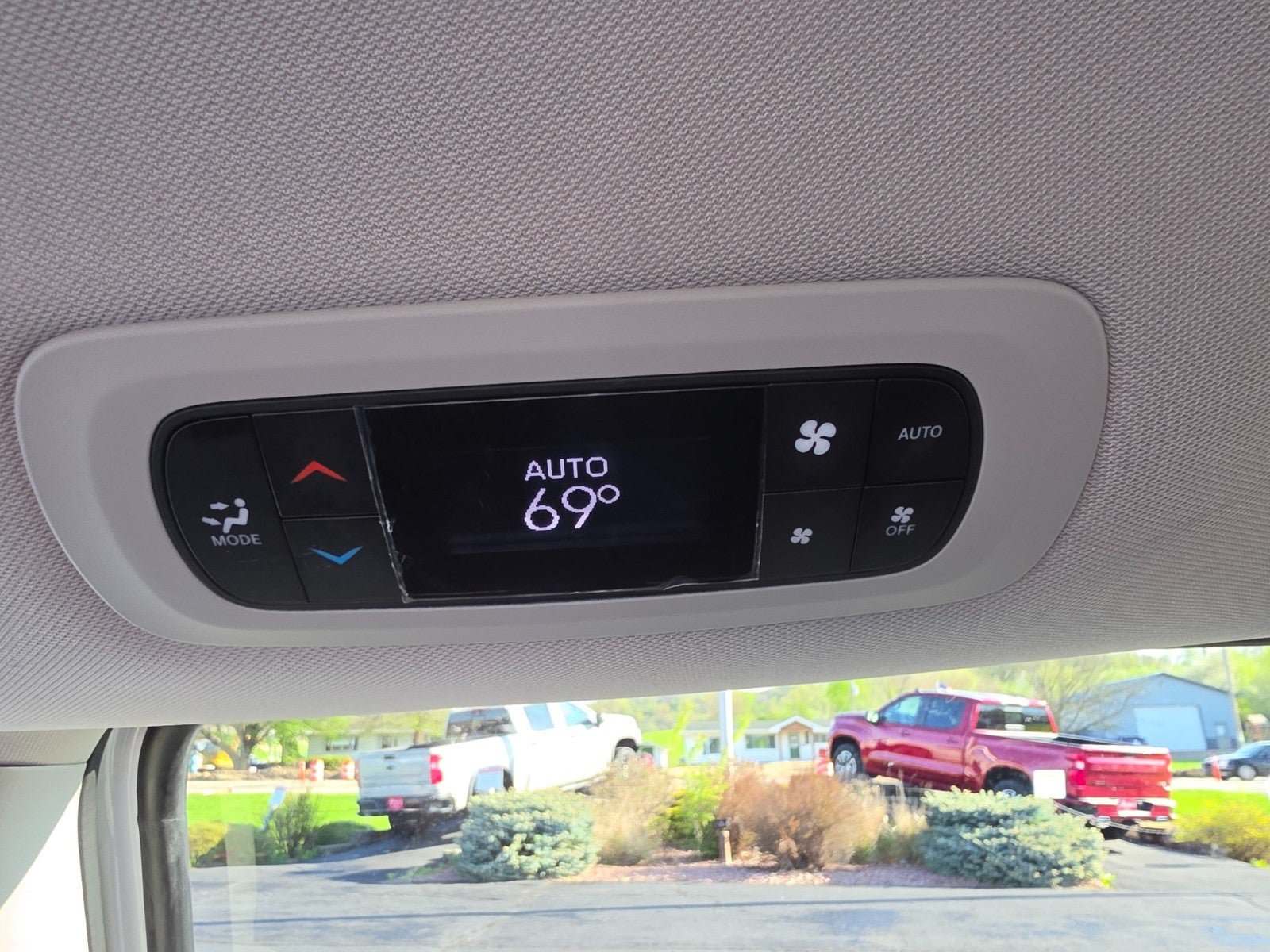 Used 2024 Chrysler Pacifica Touring-L FWD image 25