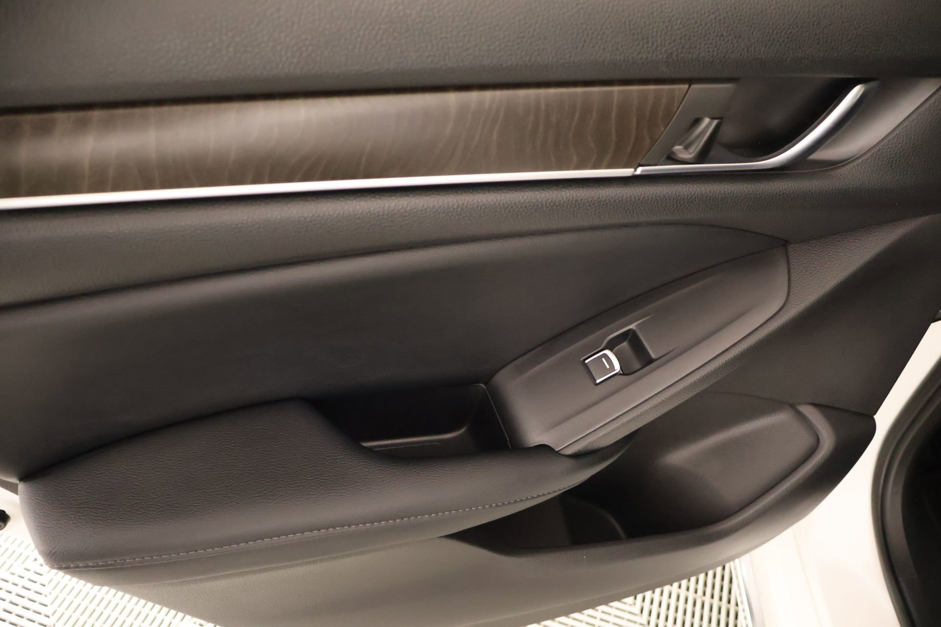 Used 2018 Honda Accord EX-L image 17