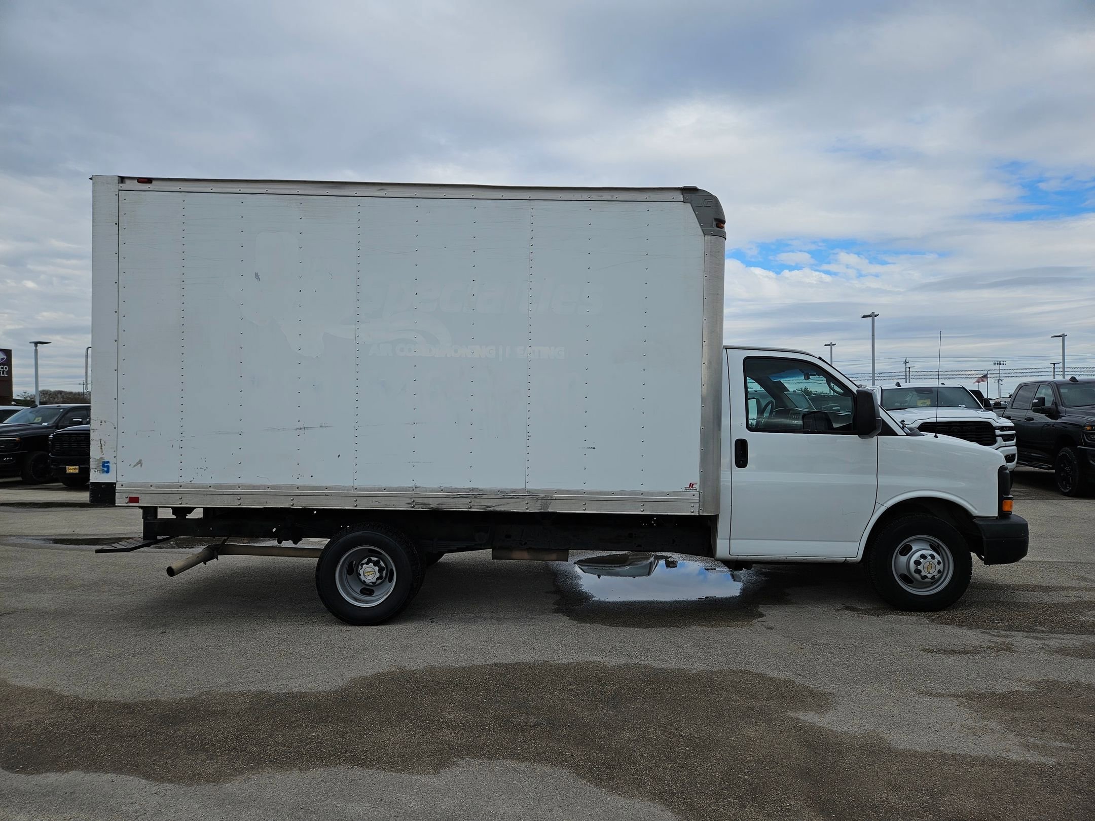 Used 2015 Chevrolet Express 3500 Extended image 2