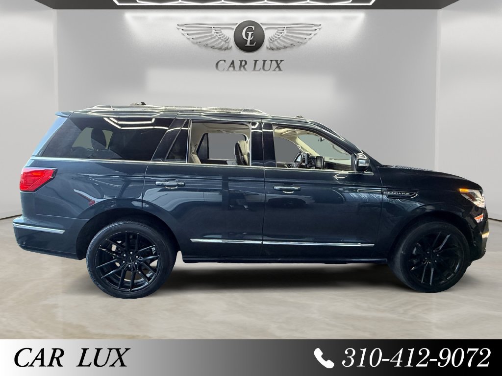 Used 2021 Lincoln Navigator Black Label w/ Cargo Convenience Package AWD/4WD image 6