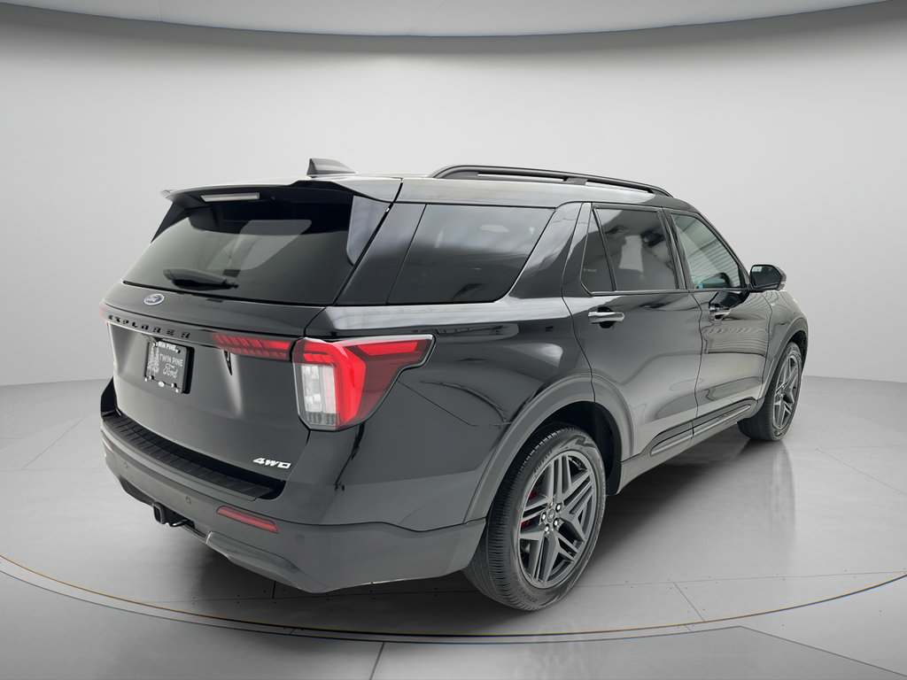 Used 2025 Ford Explorer ST-Line w/ ST-Line Street Pack AWD/4WD image 5