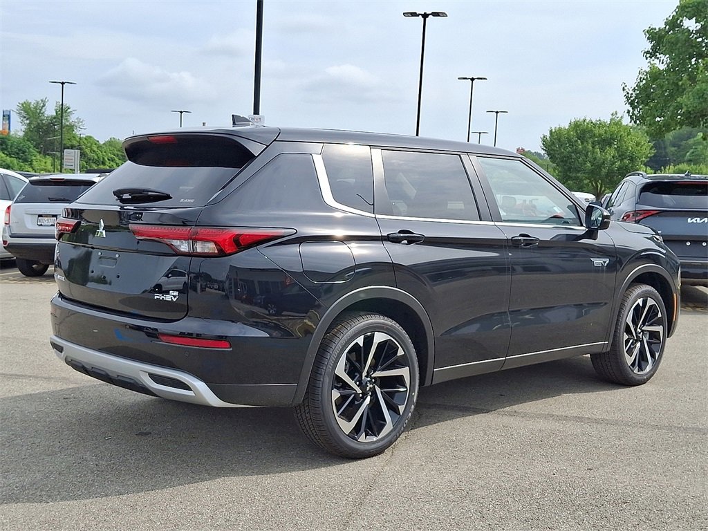 New 2025 Mitsubishi Outlander SE image 4
