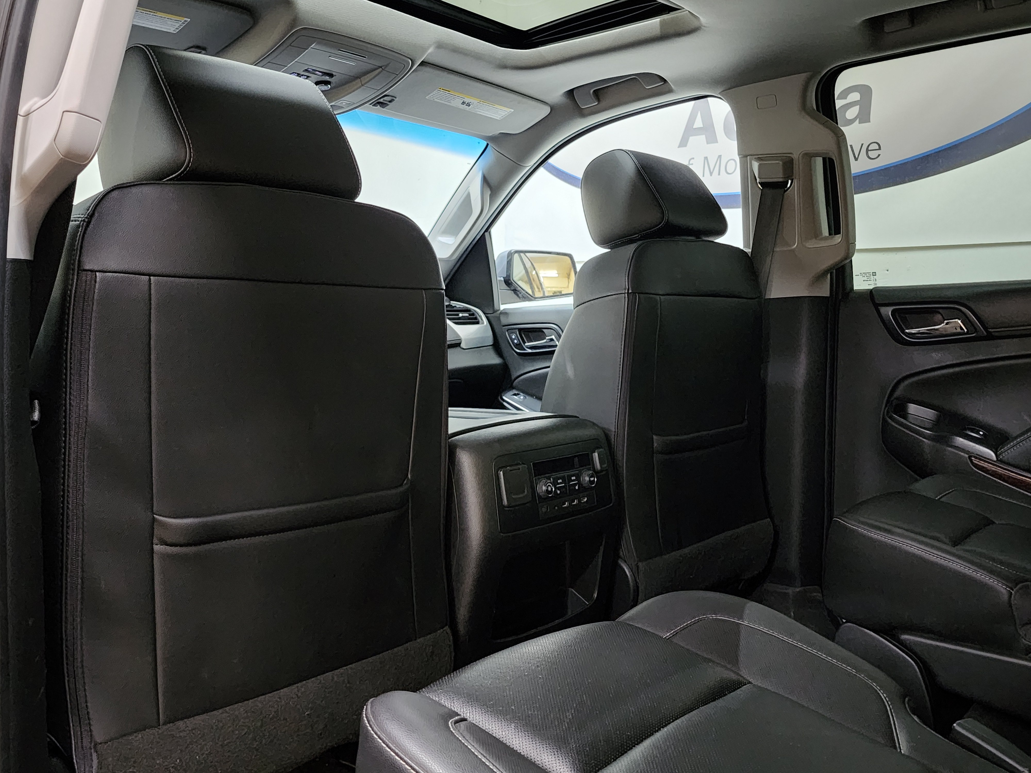 Used 2018 GMC Yukon SLT w/ Premium Edition AWD/4WD image 17