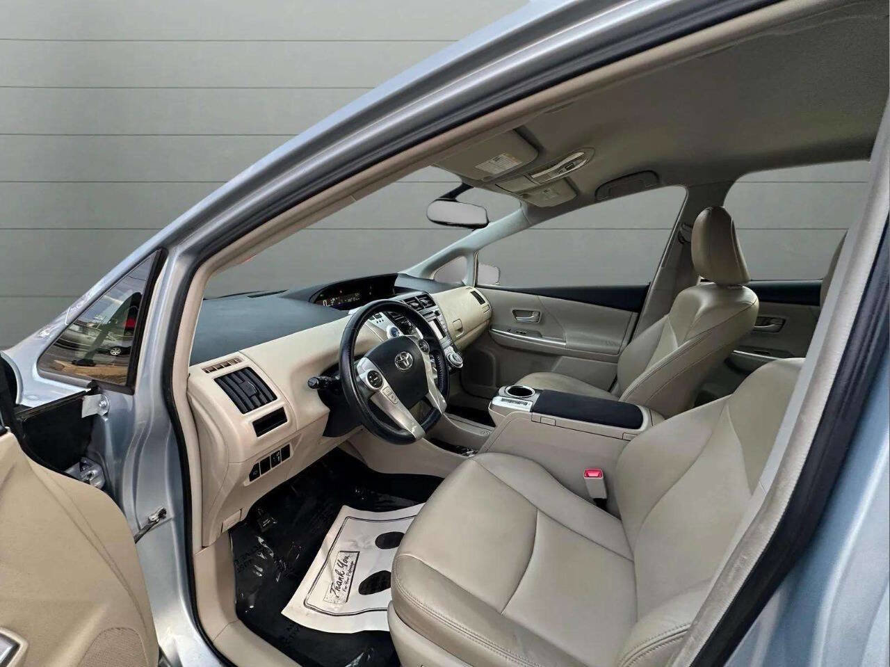 Used 2013 Toyota Prius V Five image 10