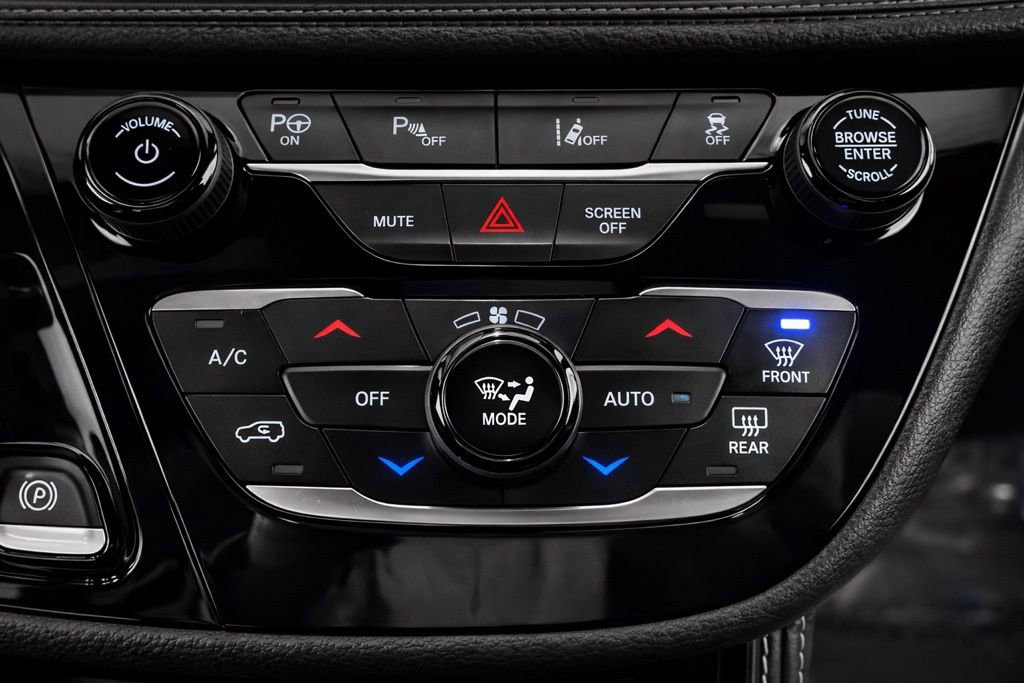 Used 2023 Chrysler Pacifica Limited w/ S Appearance Package image 36