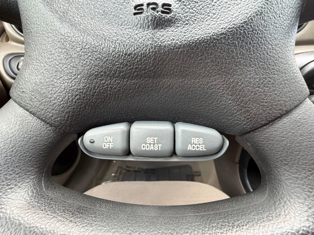 Used 2005 Pontiac Grand Am SE image 24