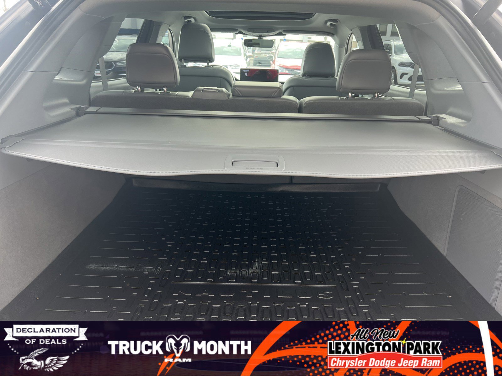 Used 2021 Lincoln Nautilus Reserve w/ Equipment Group 201A image 9