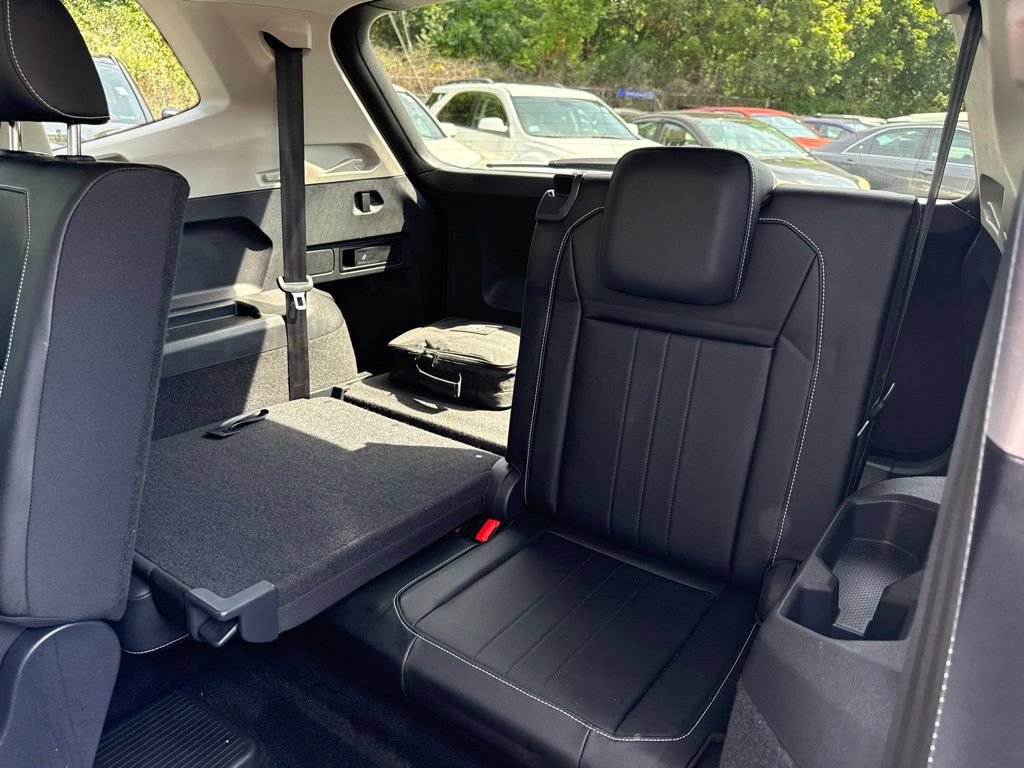 Used 2023 Volkswagen Tiguan SE w/ Panoramic Sunroof Package FWD image 38