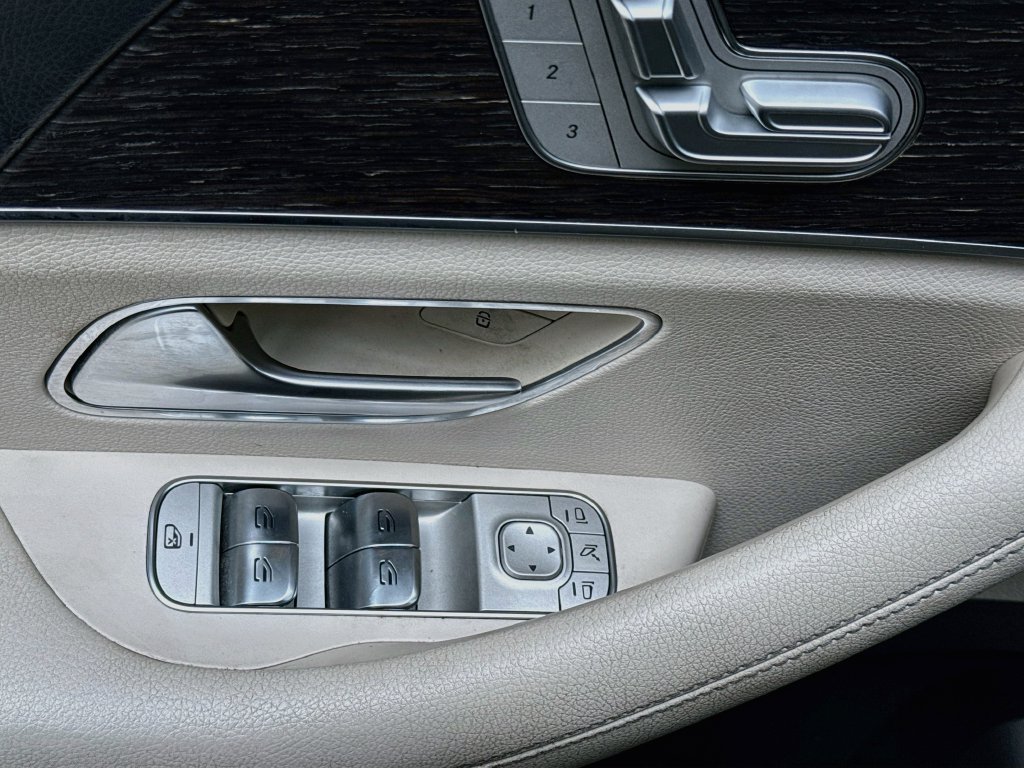 Used 2020 Mercedes-Benz GLE 350 4MATIC w/ Premium Package image 19