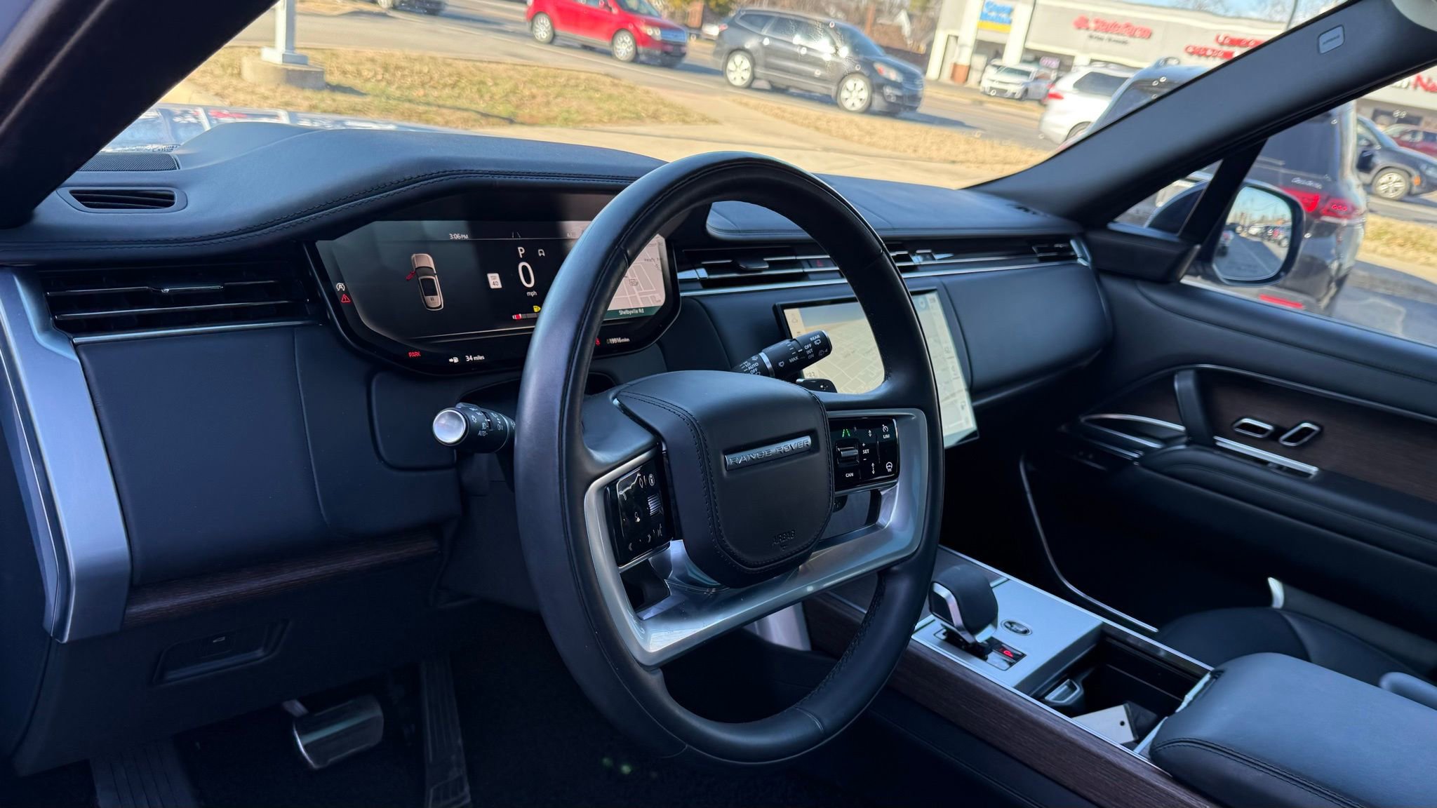 Used 2025 Land Rover Range Rover SE image 26