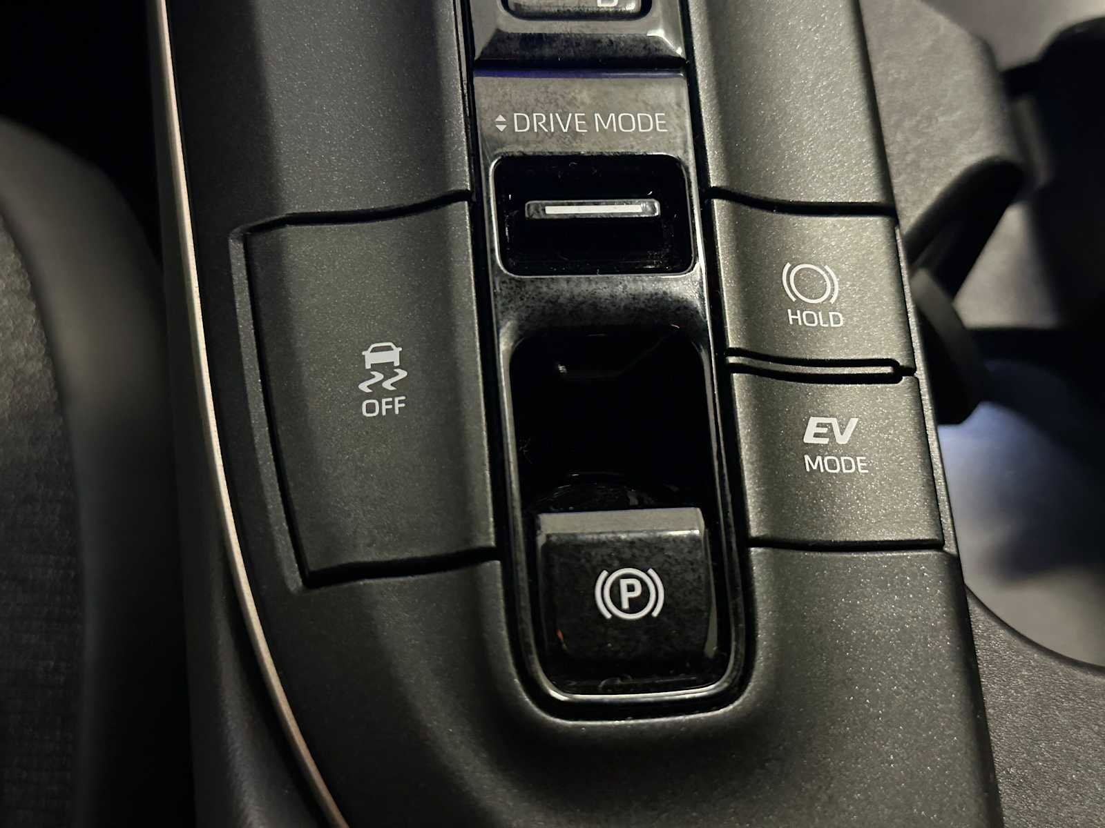 Certified 2023 Toyota Crown XLE image 17