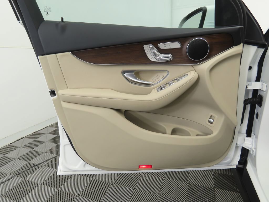 Used 2021 Mercedes-Benz GLC 300 4MATIC image 22