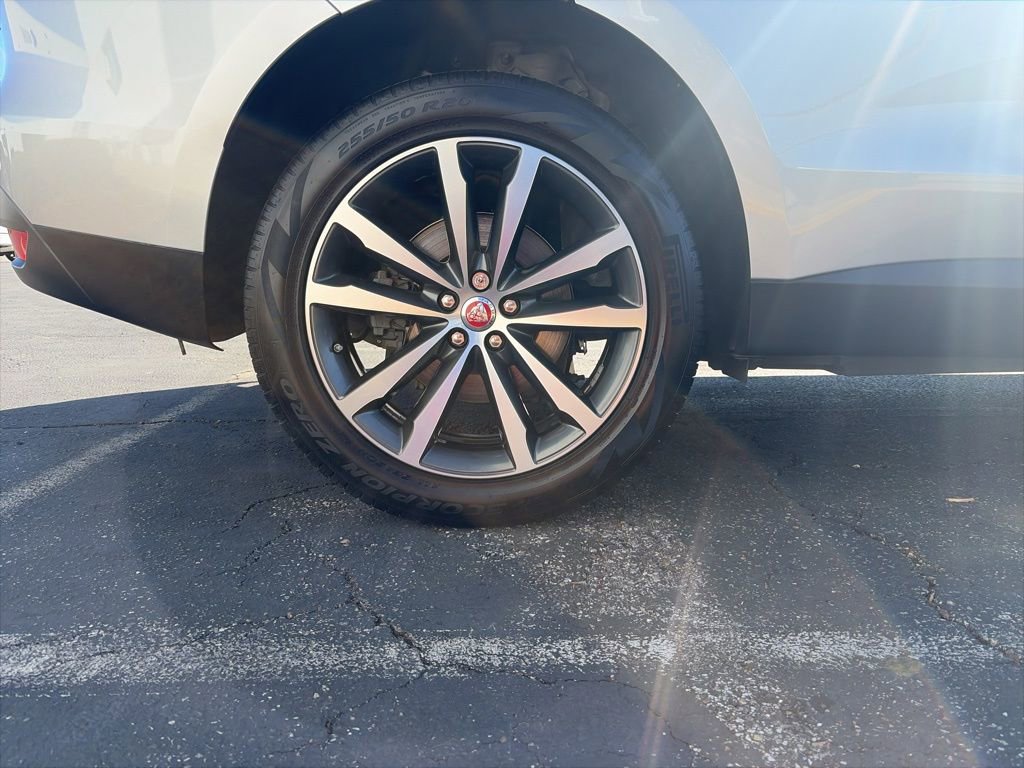 Used 2018 Jaguar F-PACE Prestige image 9