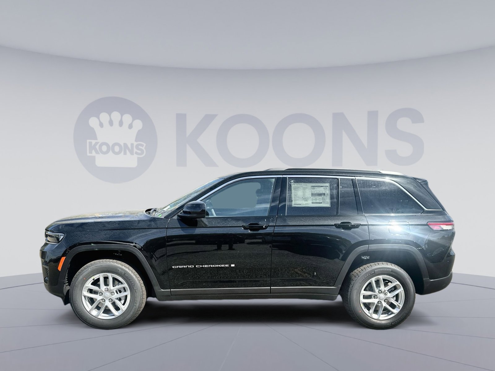 New 2025 Jeep Grand Cherokee Laredo w/ Luxury Tech Group I image 2