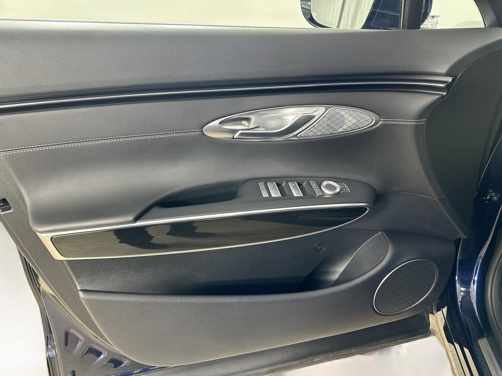 Used 2024 Genesis GV70 2.5T AWD/4WD image 16