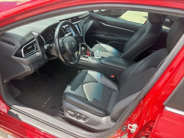 Used 2019 Toyota Camry SE w/ Convenience Package FWD image 12